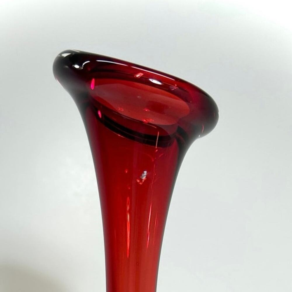 MCM Swedish Art Glass Bud Vase, 9 inch Red Bo Borgstrom - Aseda Glasbruk Studio - Picture 6 of 9